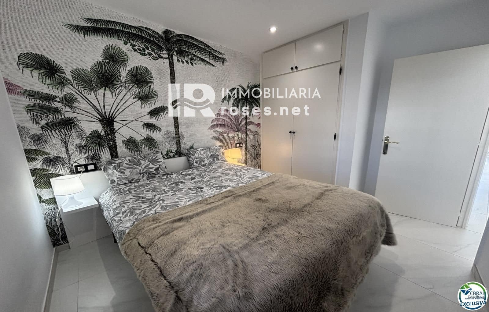 1 bedroom Flat for sale in Roses - € 215,000 (Ref: 9521598)