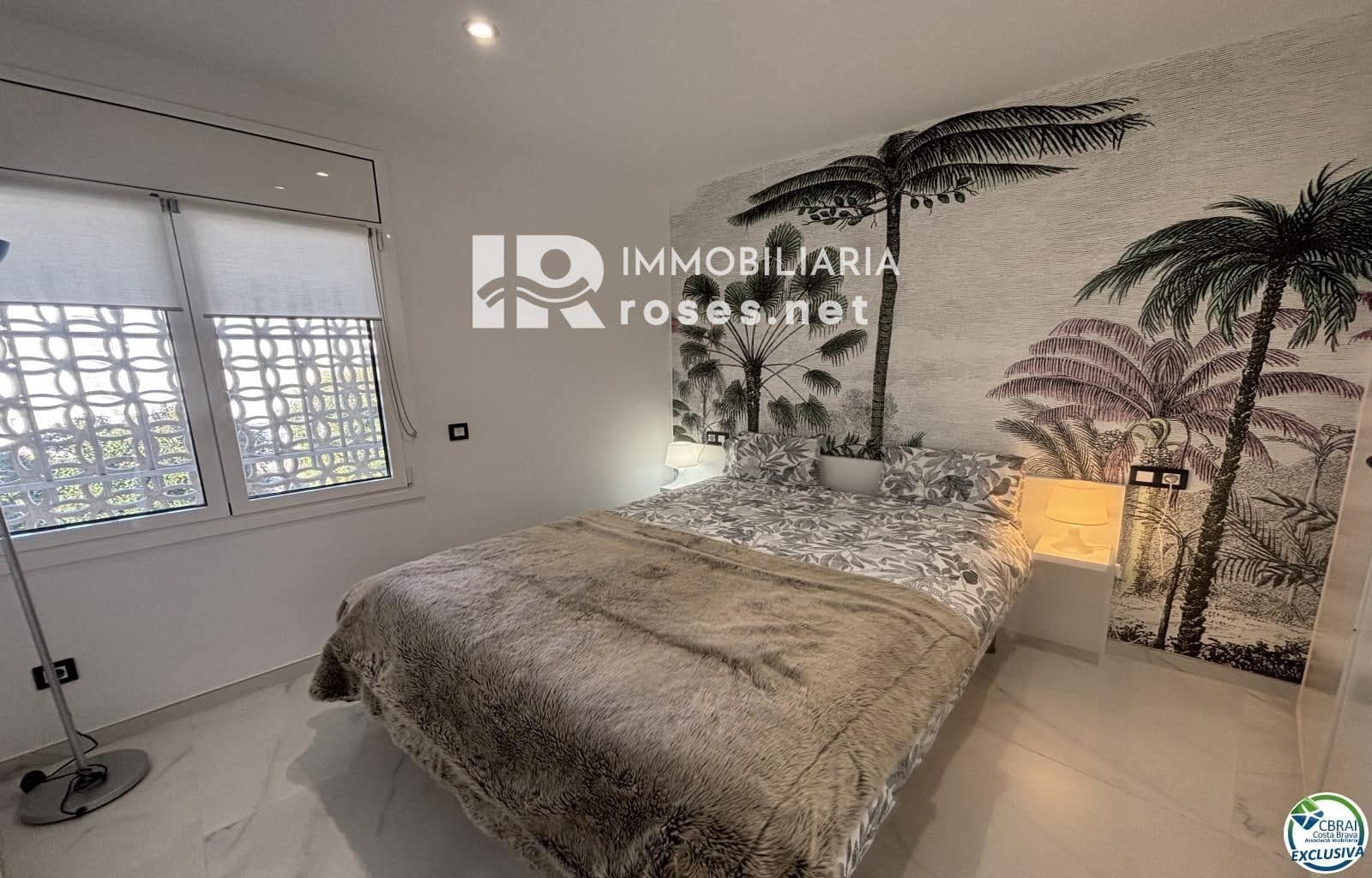 1 bedroom Flat for sale in Roses - € 215,000 (Ref: 9521598)