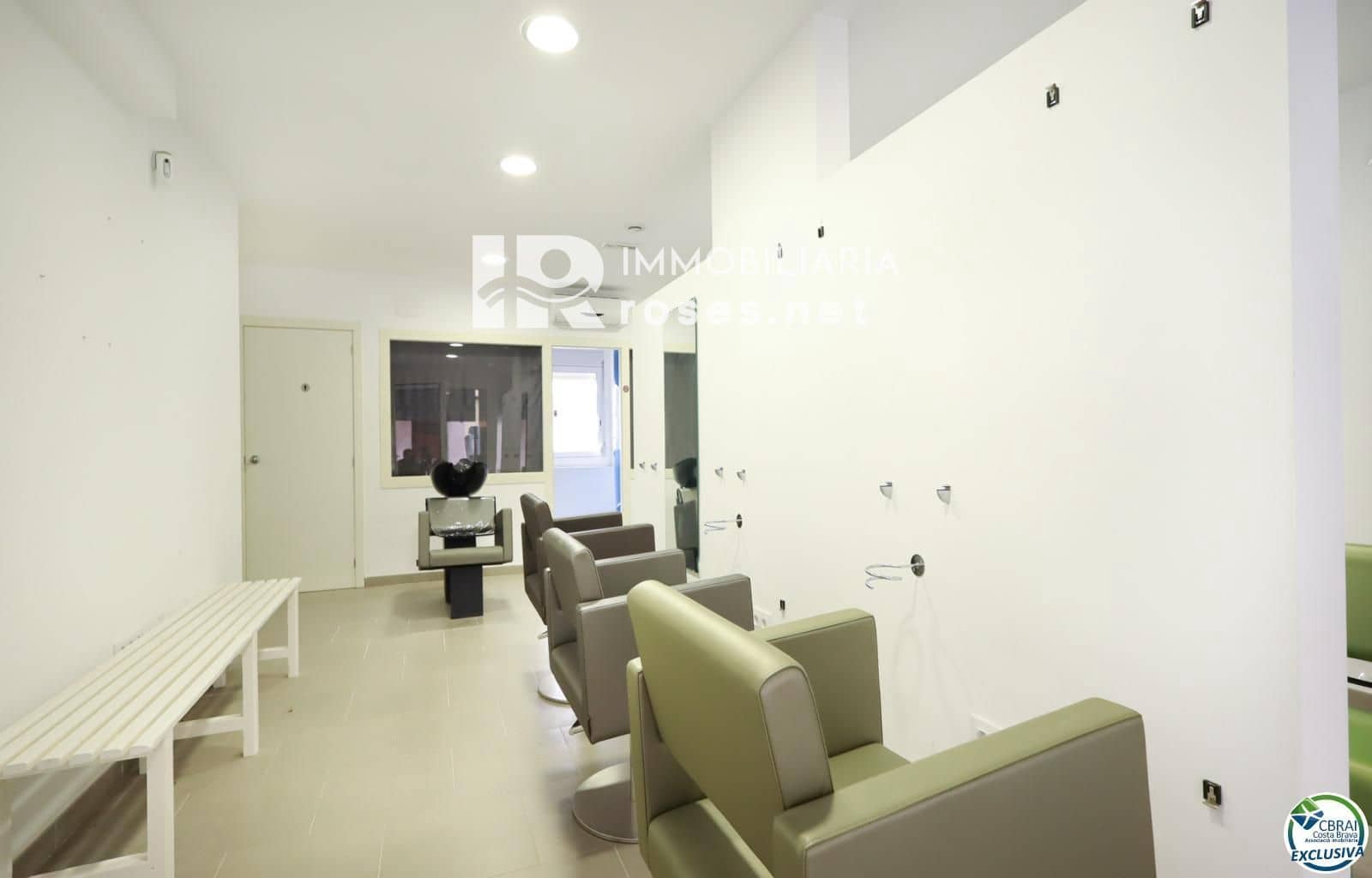 Commercial for sale in Roses - € 172,000 (Ref: 9528598)