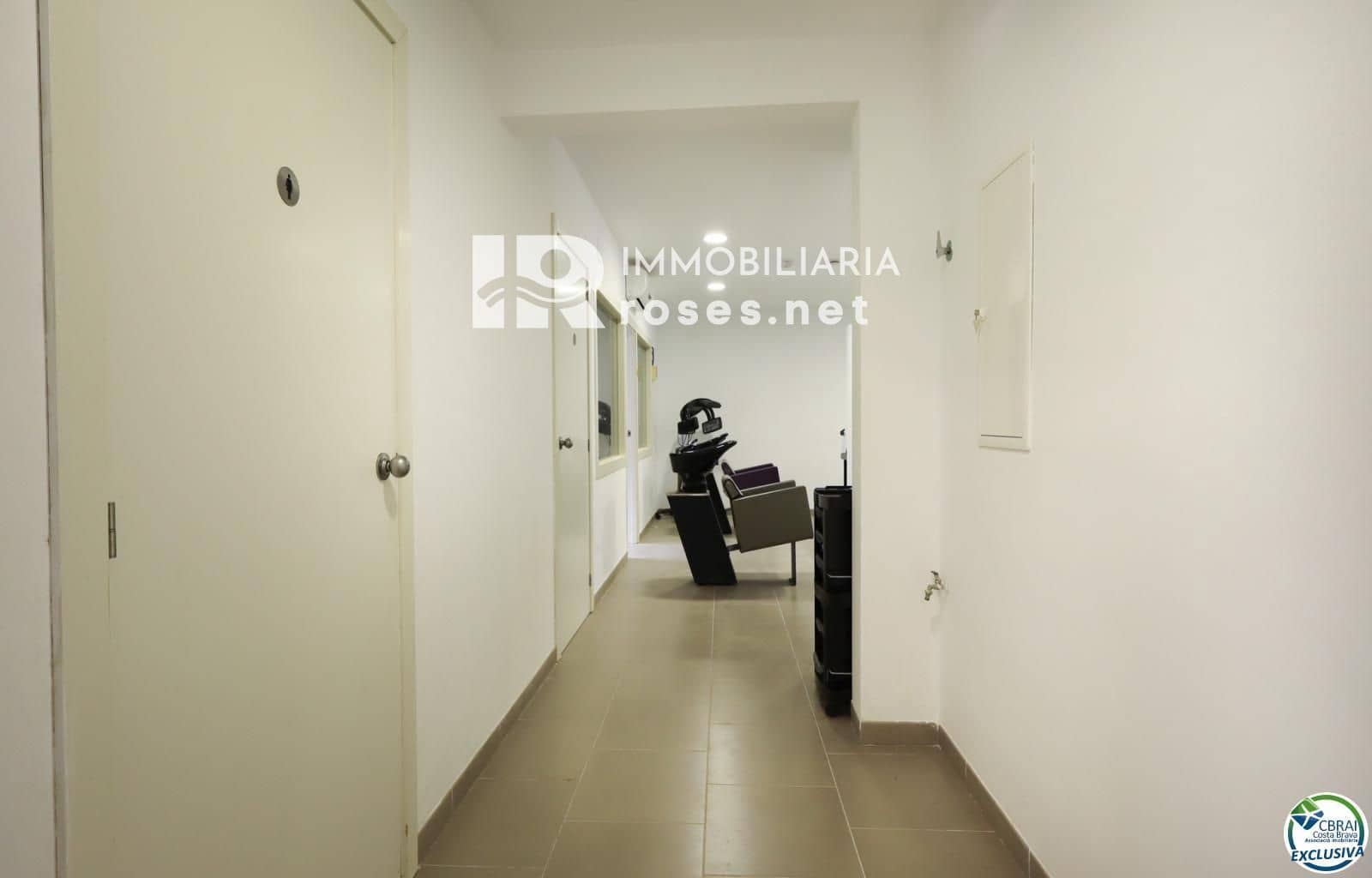 Commercial for sale in Roses - € 172,000 (Ref: 9528598)