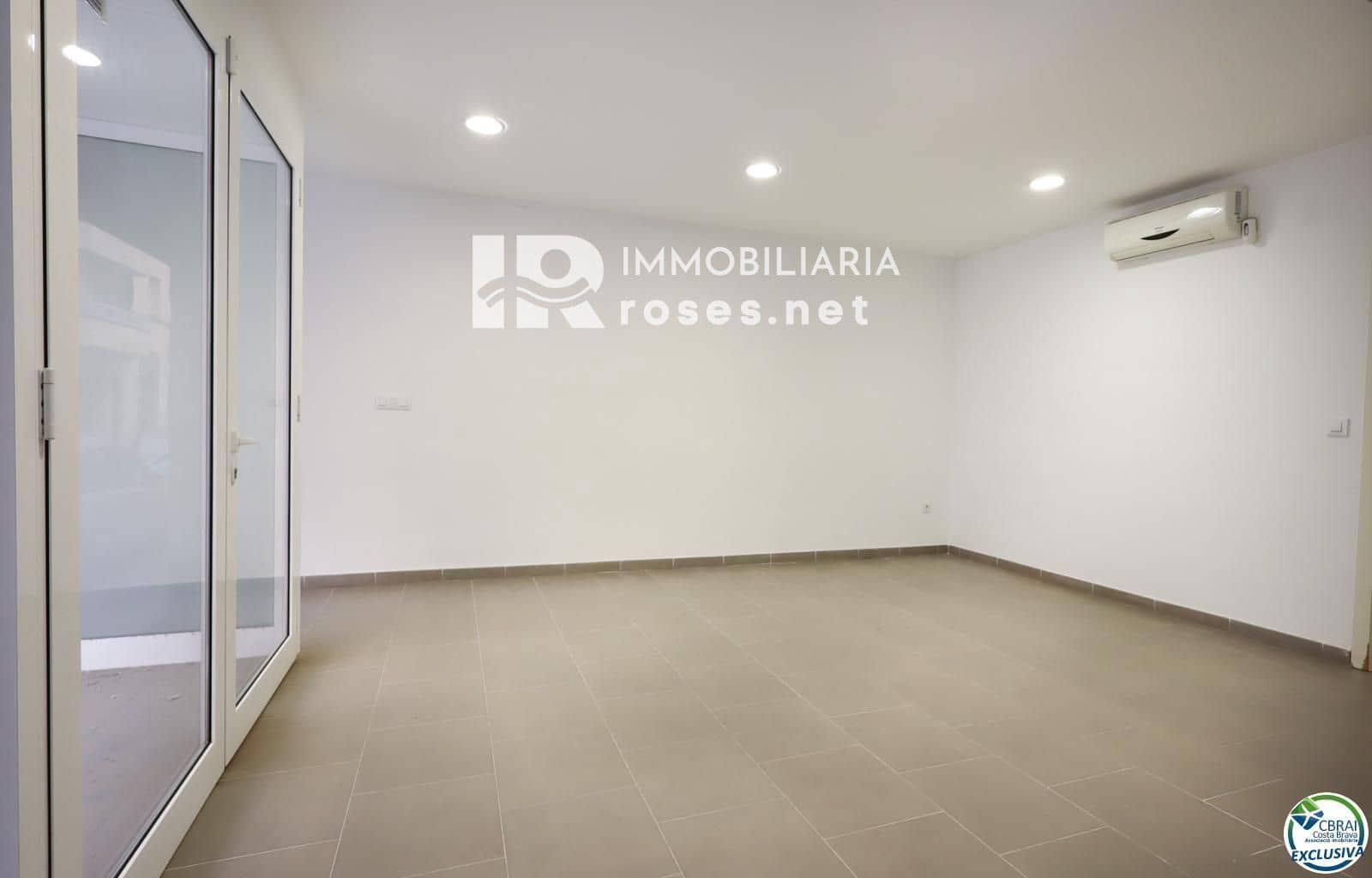 Commercial for sale in Roses - € 172,000 (Ref: 9528598)