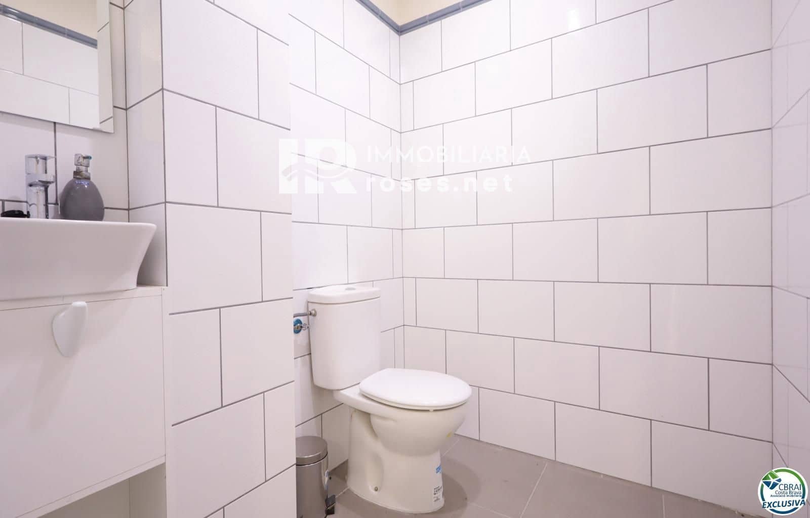 Commercial for sale in Roses - € 172,000 (Ref: 9528598)