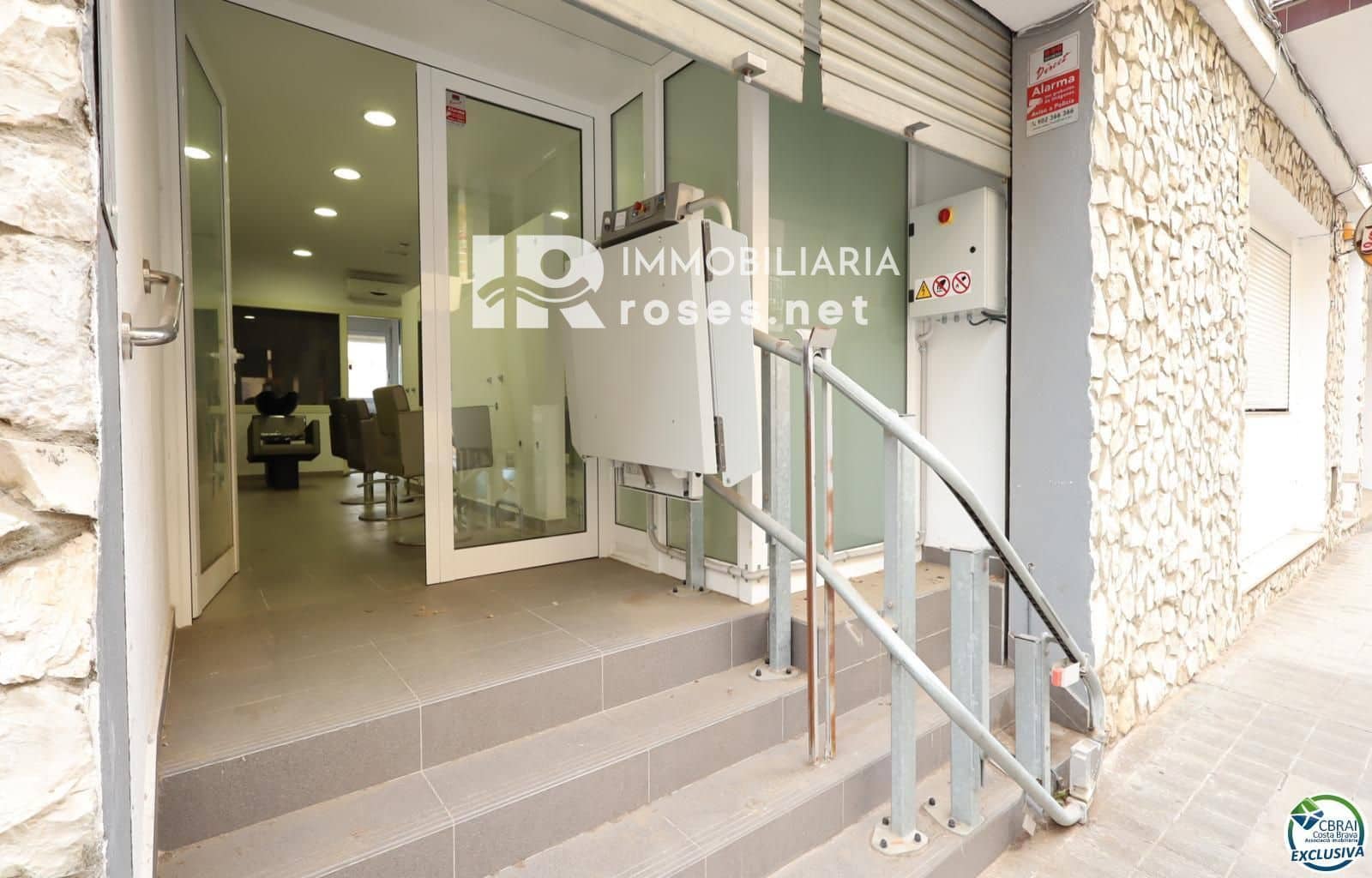 Commercial for sale in Roses - € 172,000 (Ref: 9528598)