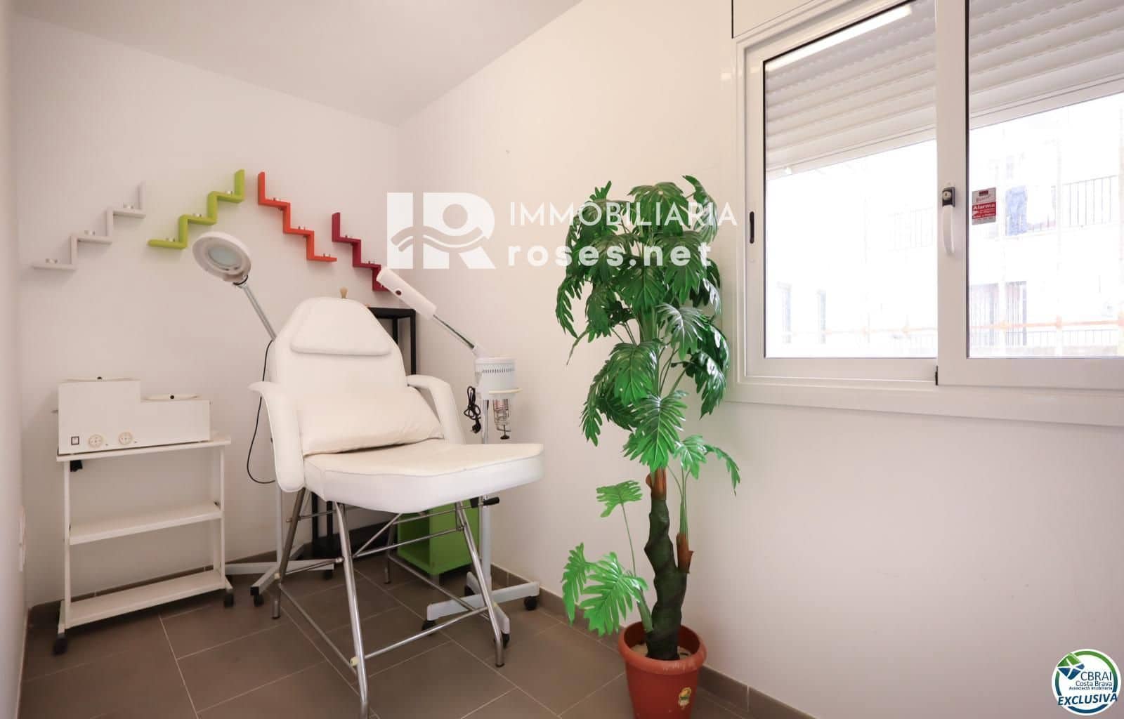 Commercial for sale in Roses - € 172,000 (Ref: 9528598)