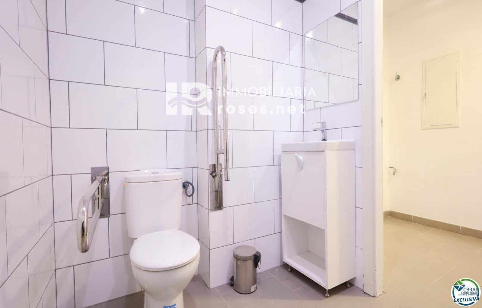 Commercial for sale in Roses - € 172,000 (Ref: 9528598)