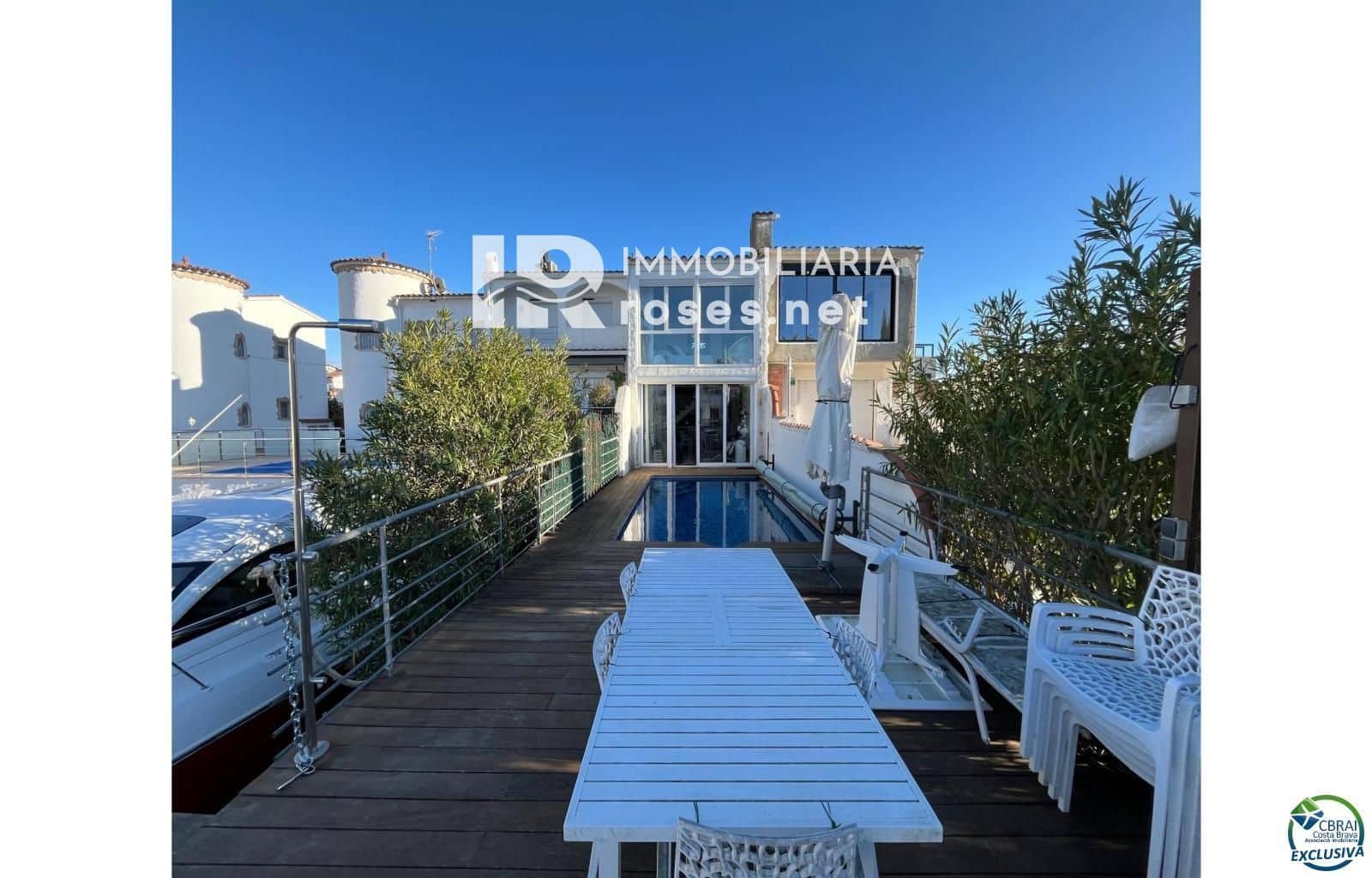 3 chambre Maison de Ville à vendre à Empuriabrava avec piscine garage - 595 000 € (Ref: 9538921)