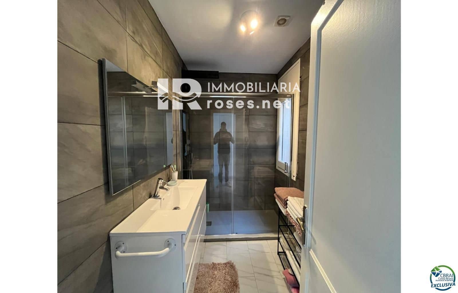 3 chambre Maison de Ville à vendre à Empuriabrava avec piscine garage - 595 000 € (Ref: 9538921)