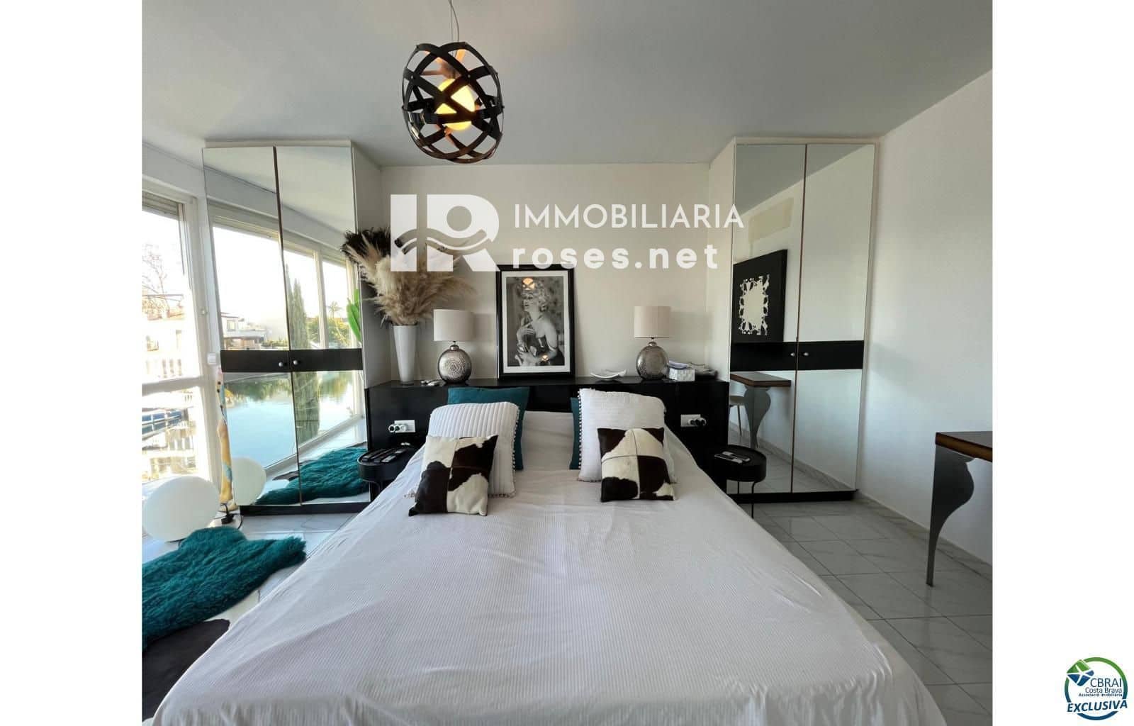 3 chambre Maison de Ville à vendre à Empuriabrava avec piscine garage - 595 000 € (Ref: 9538921)