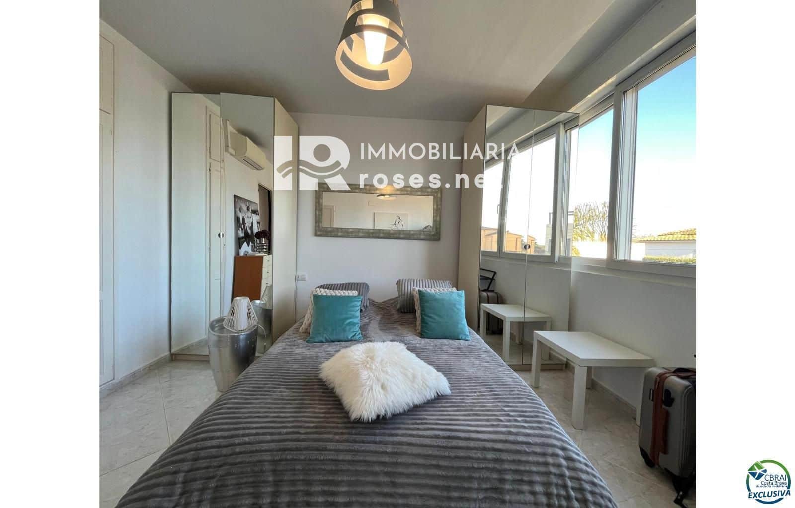 3 chambre Maison de Ville à vendre à Empuriabrava avec piscine garage - 595 000 € (Ref: 9538921)