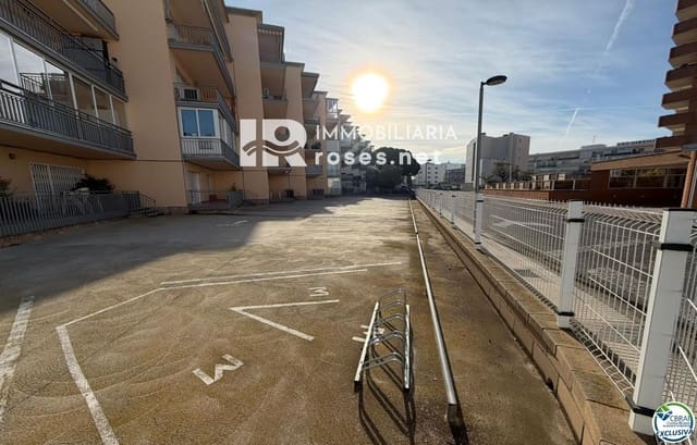 2 bedroom Flat for sale in Santa Margarida, Roses - € 175,000 (Ref: 9538924)
