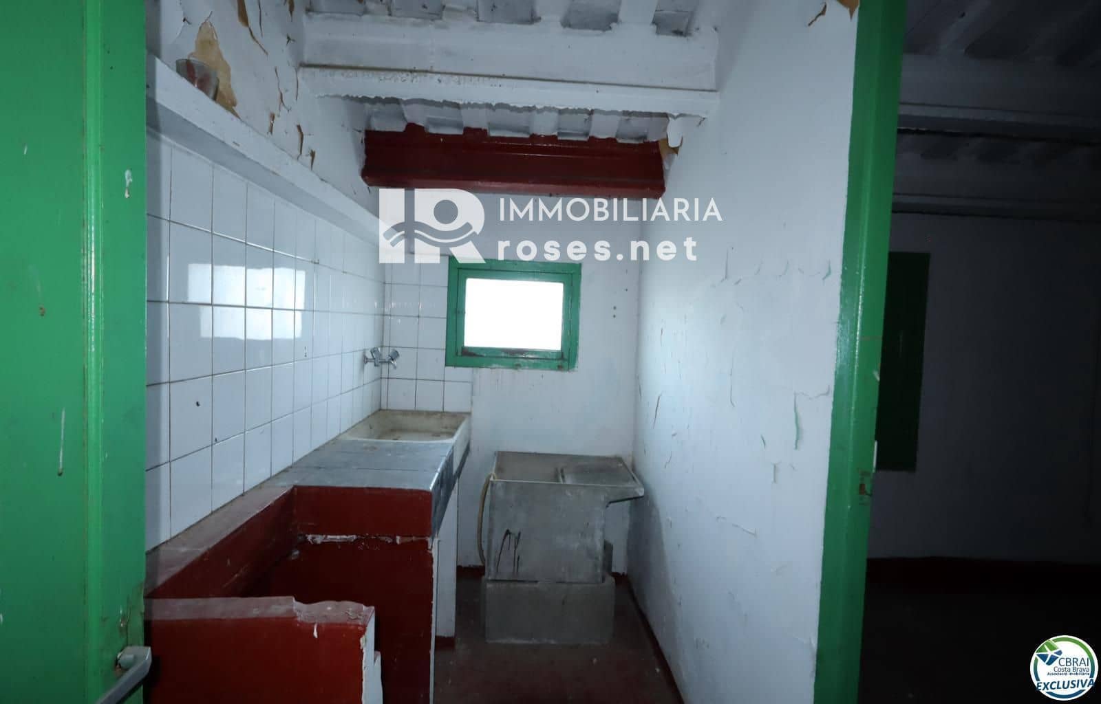 7 bedroom Villa for sale in Santa Llogaia d'Alguema - € 249,000 (Ref: 9558975)