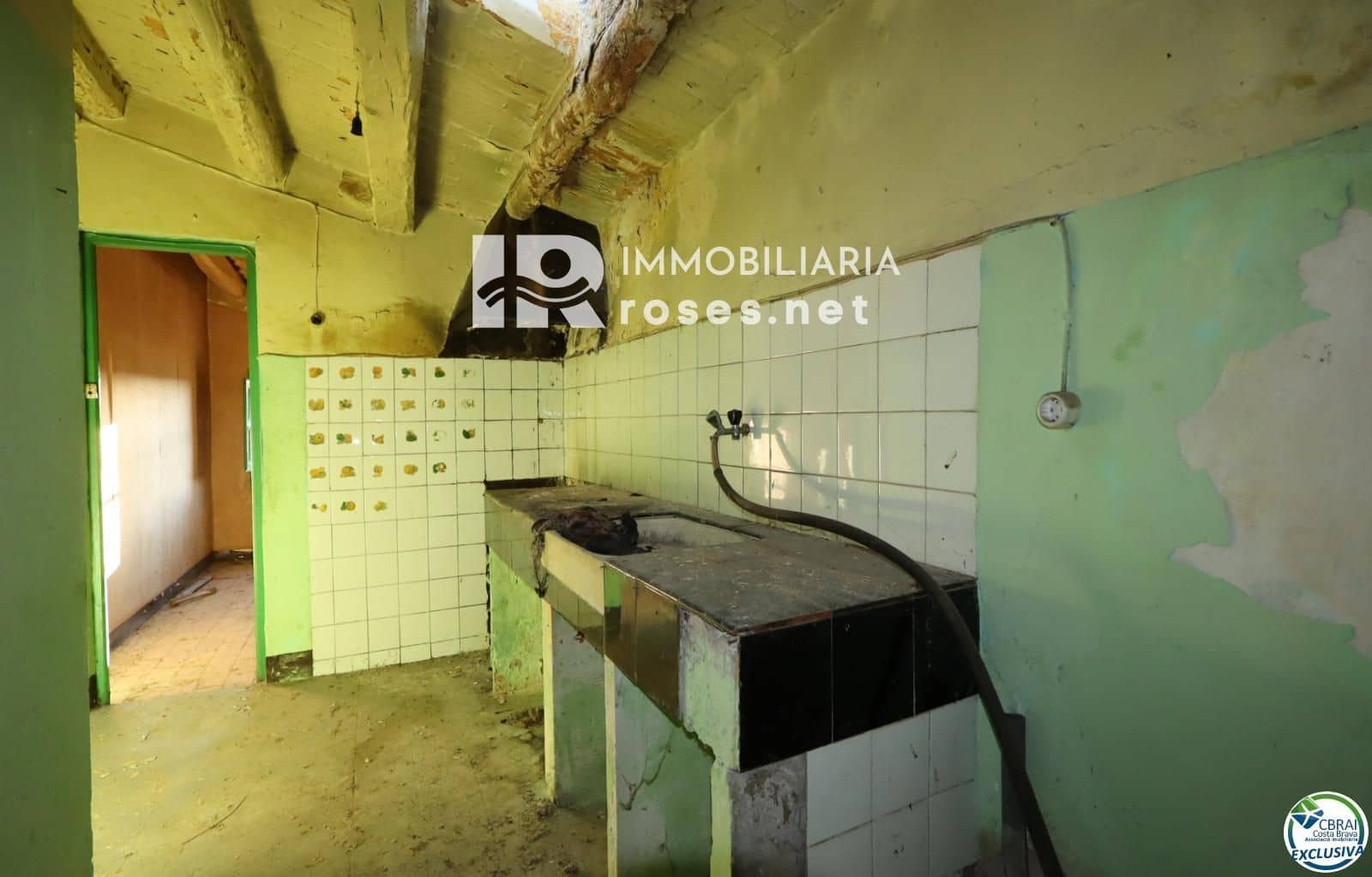 7 bedroom Villa for sale in Santa Llogaia d'Alguema - € 249,000 (Ref: 9558975)