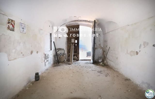 7 soverom Villa til salgs i Santa Llogaia d'Alguema - € 249 000 (Ref: 9558975)