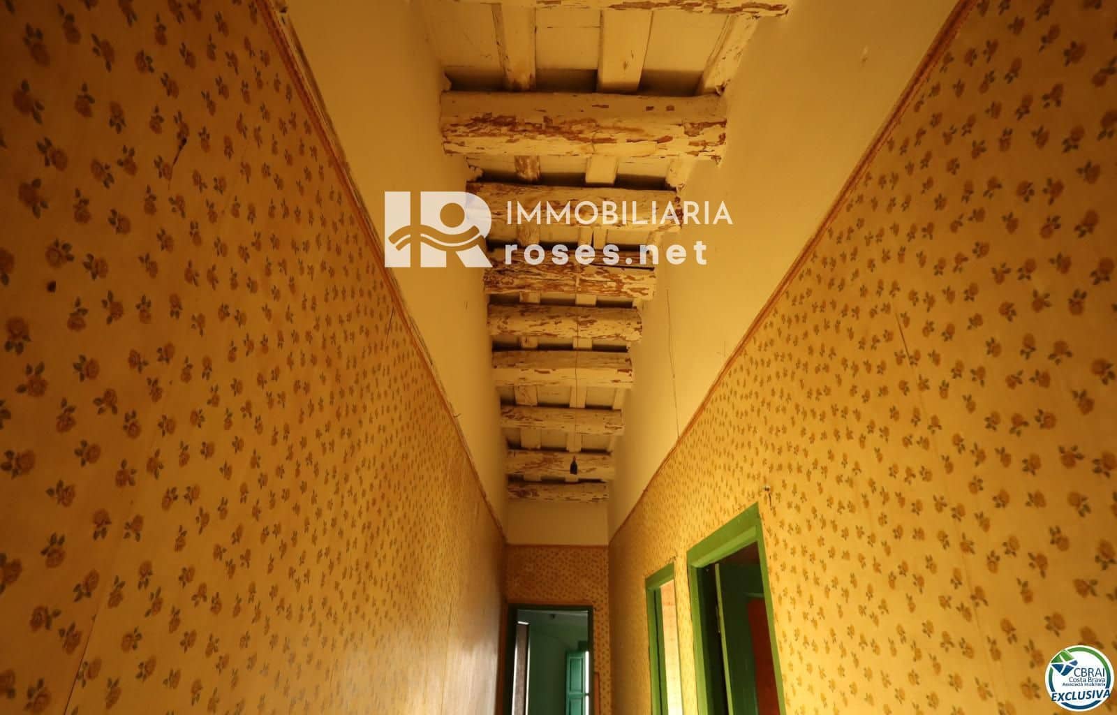 7 bedroom Villa for sale in Santa Llogaia d'Alguema - € 249,000 (Ref: 9558975)