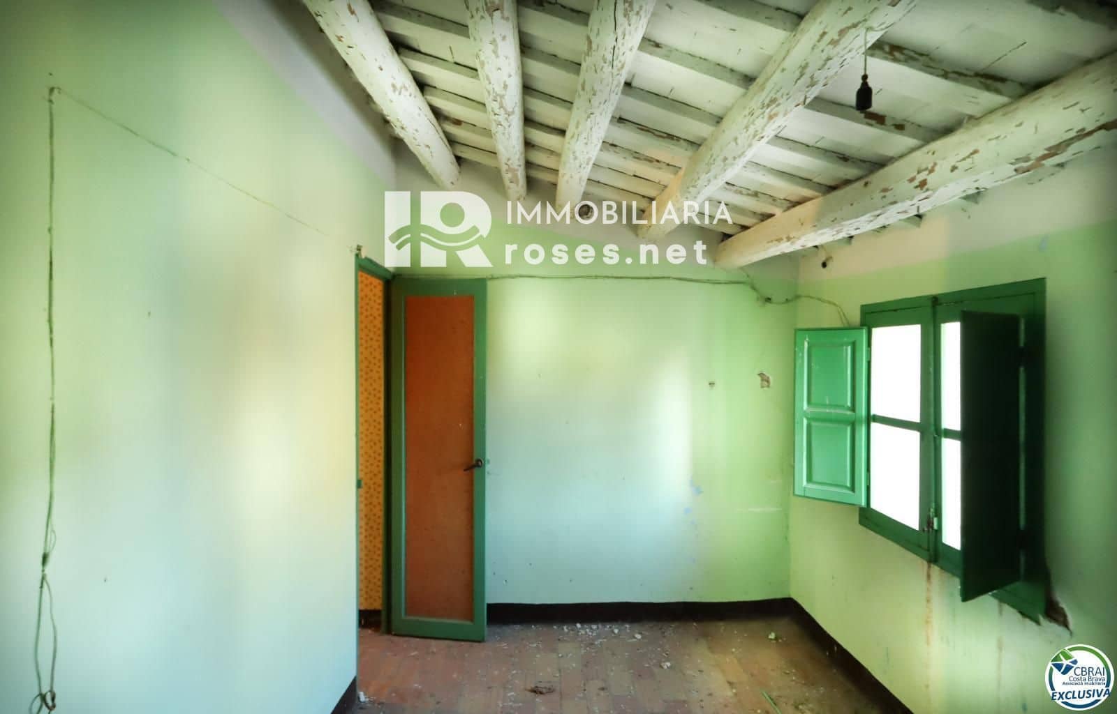 7 bedroom Villa for sale in Santa Llogaia d'Alguema - € 249,000 (Ref: 9558975)