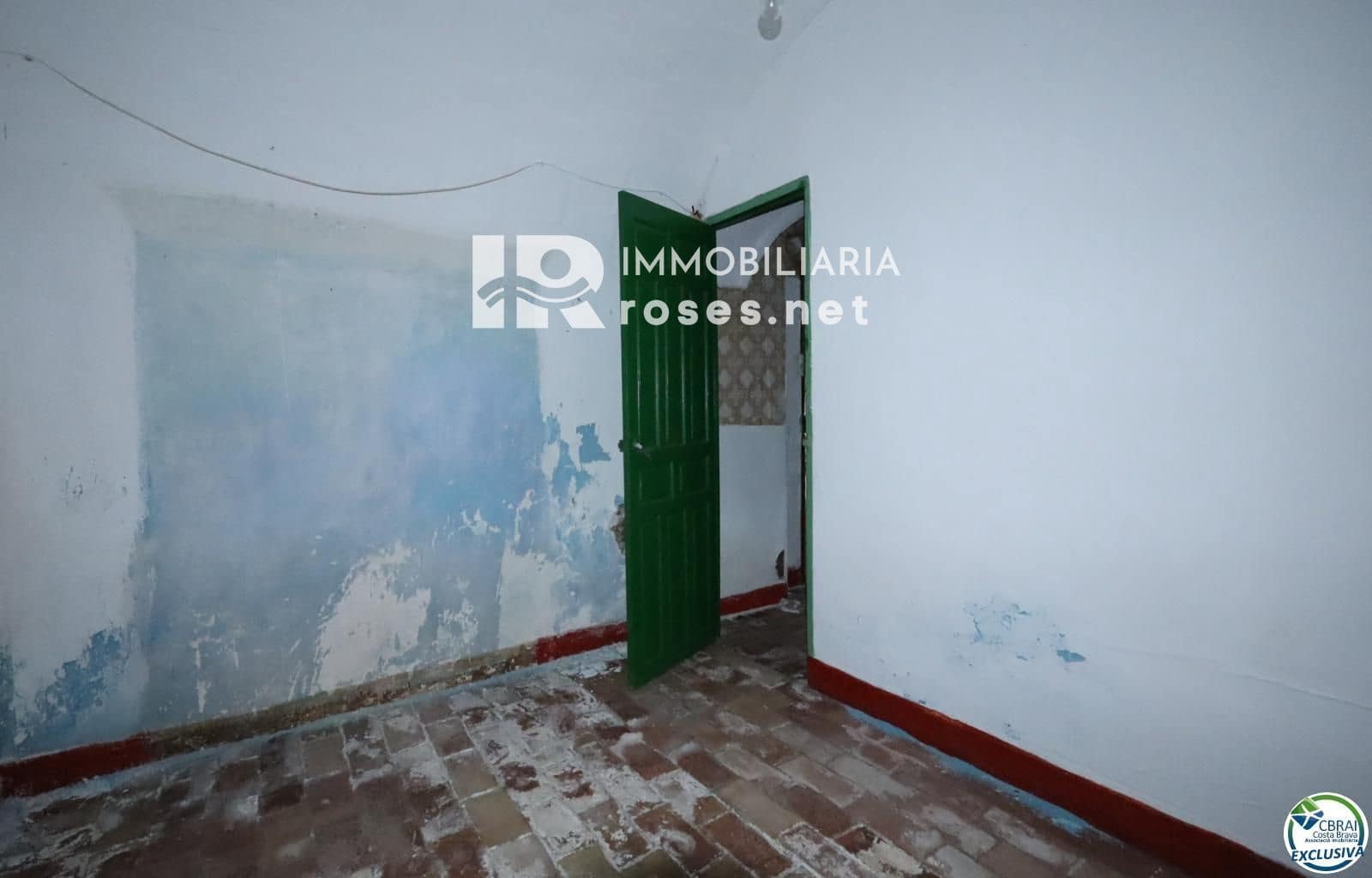 7 bedroom Villa for sale in Santa Llogaia d'Alguema - € 249,000 (Ref: 9558975)