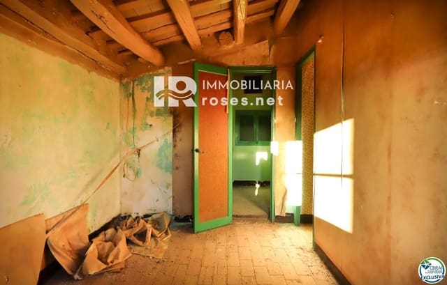 7 soverom Villa til salgs i Santa Llogaia d'Alguema - € 249 000 (Ref: 9558975)