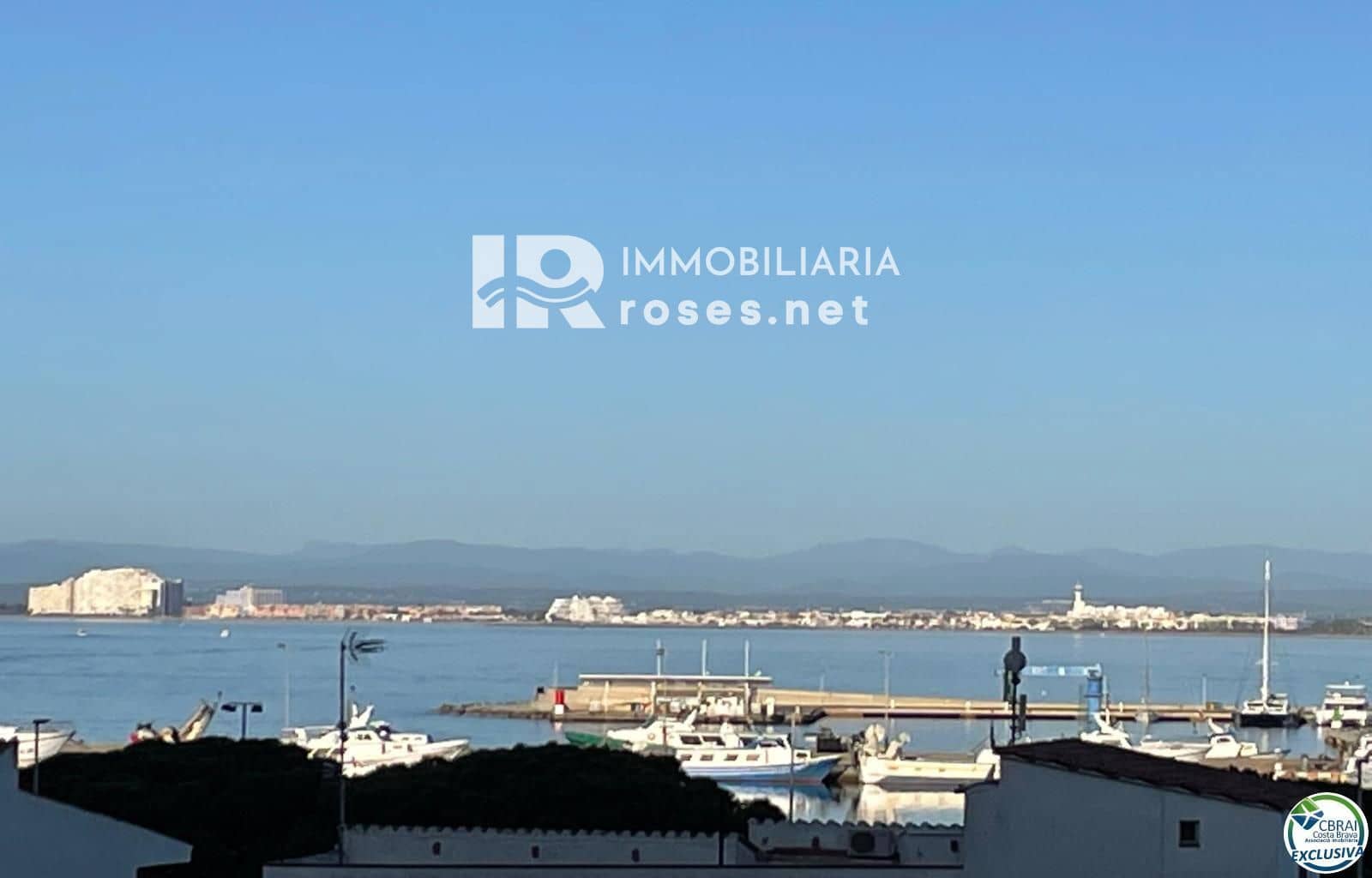2 bedroom Flat for sale in Roses - € 265,000 (Ref: 9591657)