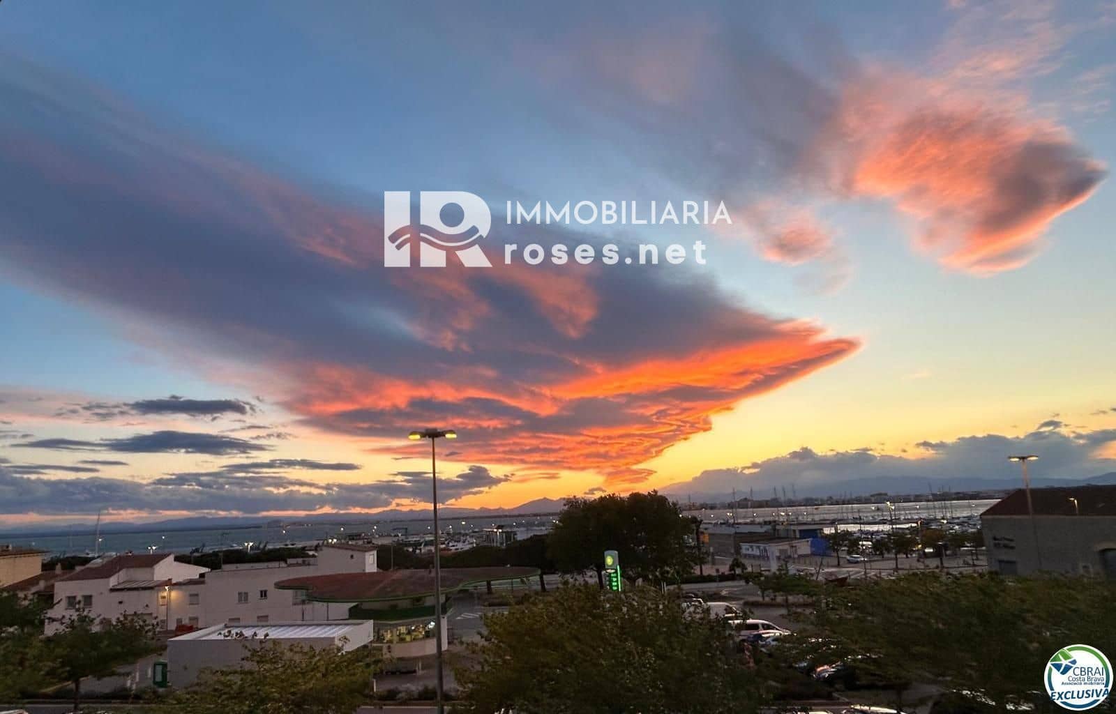 2 bedroom Flat for sale in Roses - € 265,000 (Ref: 9591657)