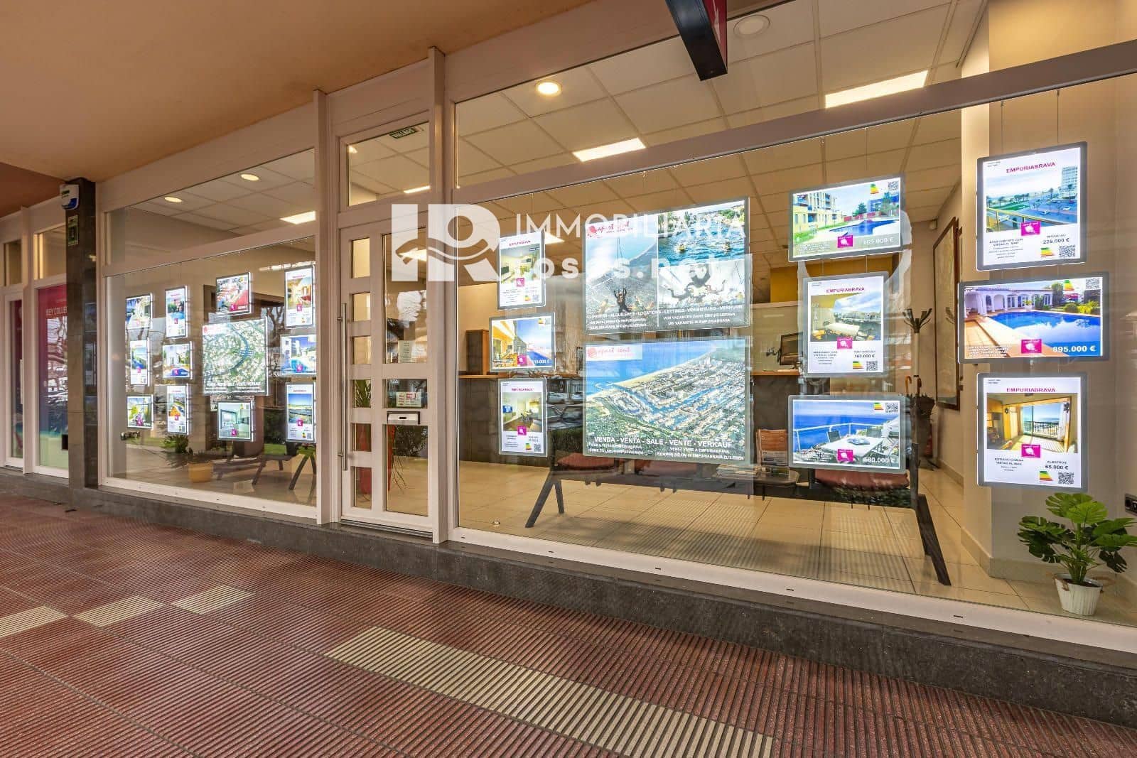 2 makuuhuone Asunto myytävänä paikassa Roses - 175 000 € (Ref: 9605454)