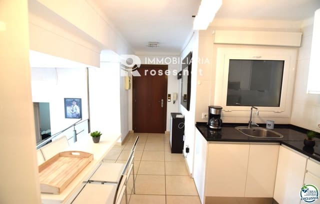 2 bedroom Flat for sale in Empuriabrava, Castelló d'Empúries - € 215,000 (Ref: 9609556)