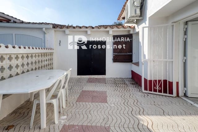 2 bedroom Villa for sale in Empuriabrava, Castelló d'Empúries - € 339,000 (Ref: 9609558)