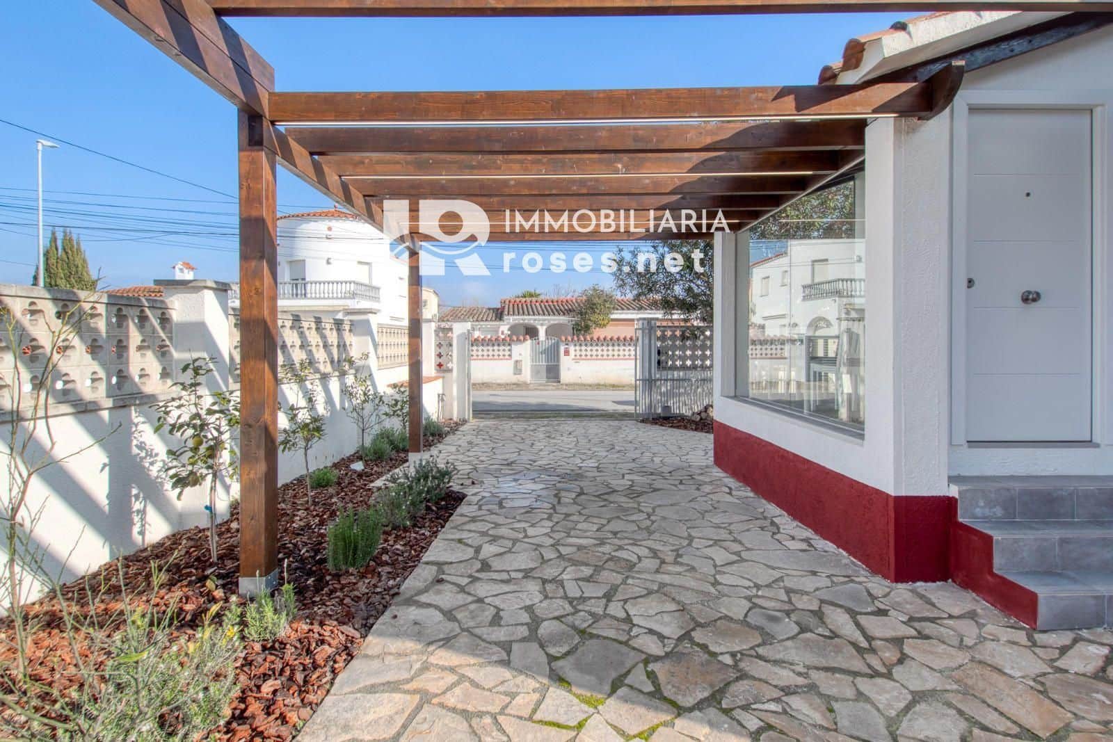 2 bedroom Villa for sale in Empuriabrava - € 339,000 (Ref: 9609558)