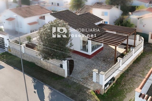 2 bedroom Villa for sale in Empuriabrava, Castelló d'Empúries - € 339,000 (Ref: 9609558)