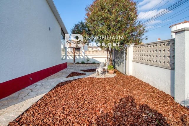 2 bedroom Villa for sale in Empuriabrava, Castelló d'Empúries - € 339,000 (Ref: 9609558)