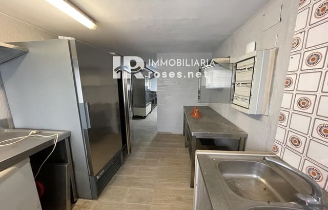 Kaupallinen myytävänä paikassa Empuriabrava, Castelló d'Empúries - 180 000 € (Ref: 9622754)