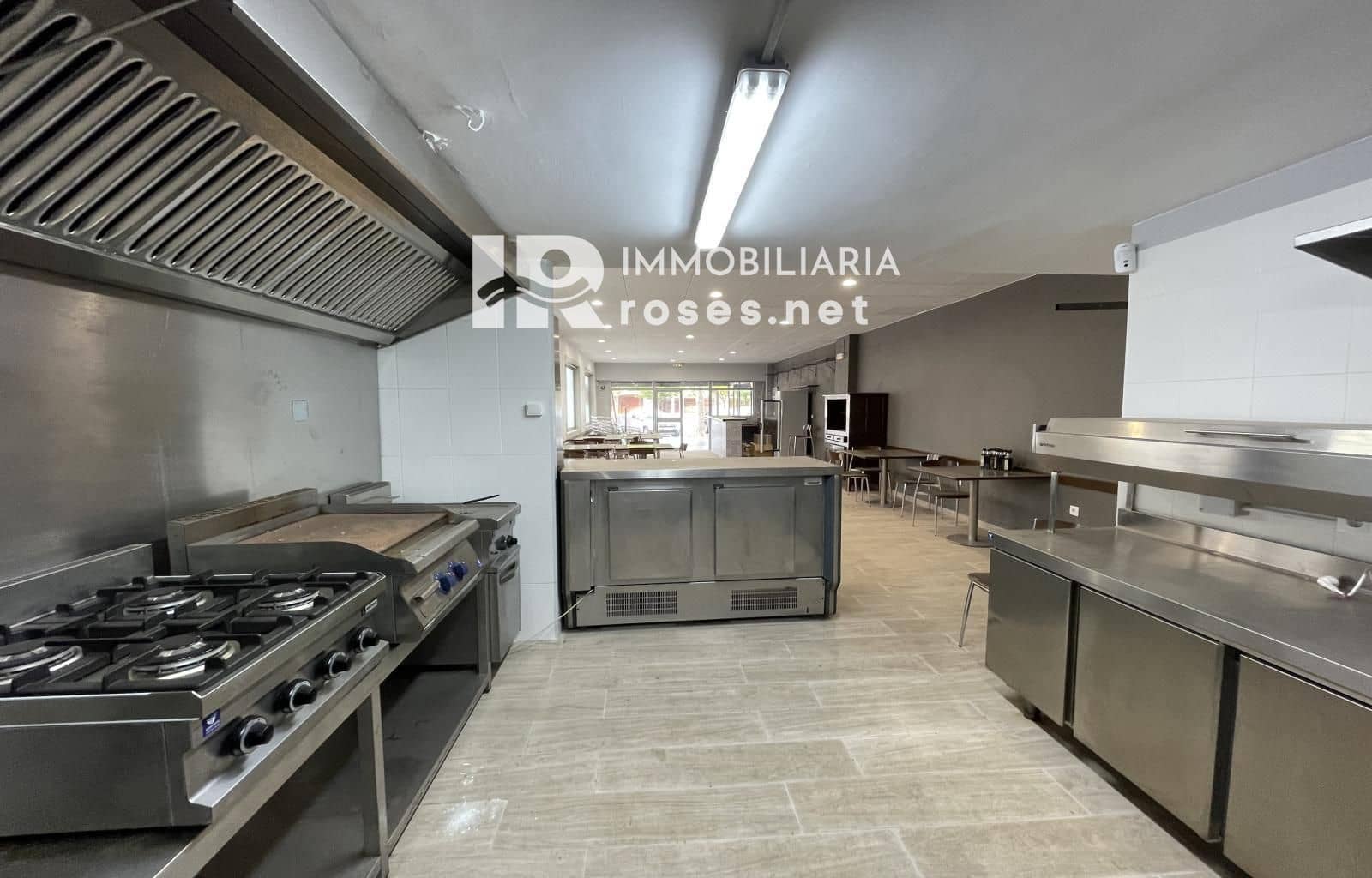 Kaupallinen myytävänä paikassa Empuriabrava - 180 000 € (Ref: 9622754)