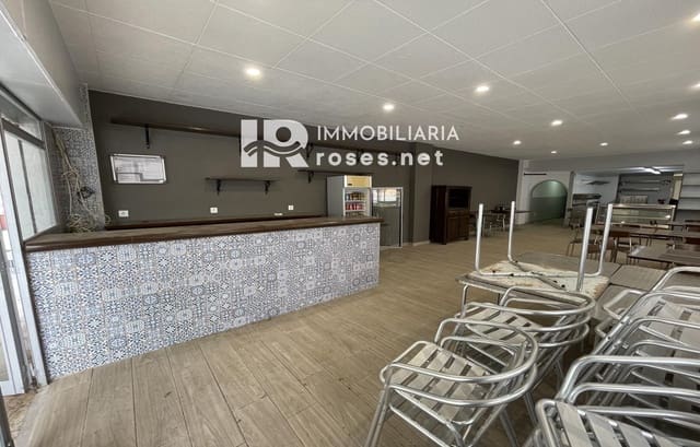 Kaupallinen myytävänä paikassa Empuriabrava, Castelló d'Empúries - 180 000 € (Ref: 9622754)