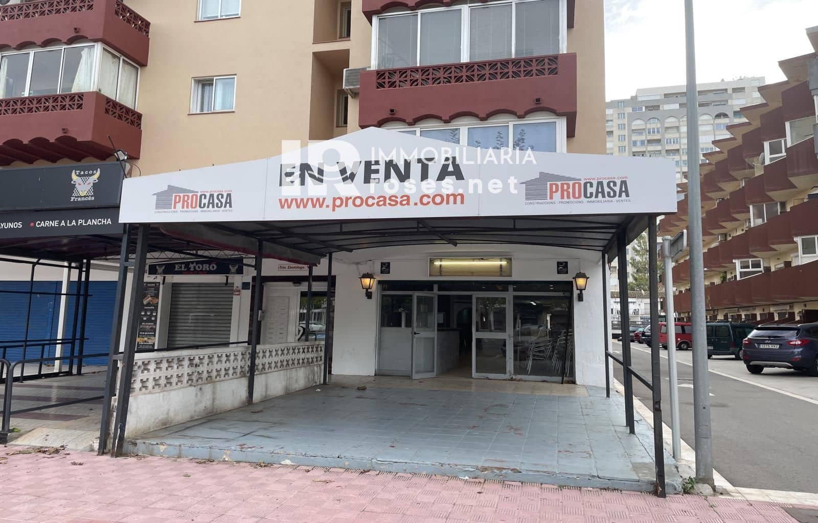 Commercial for sale in Empuriabrava - € 180,000 (Ref: 9622754)