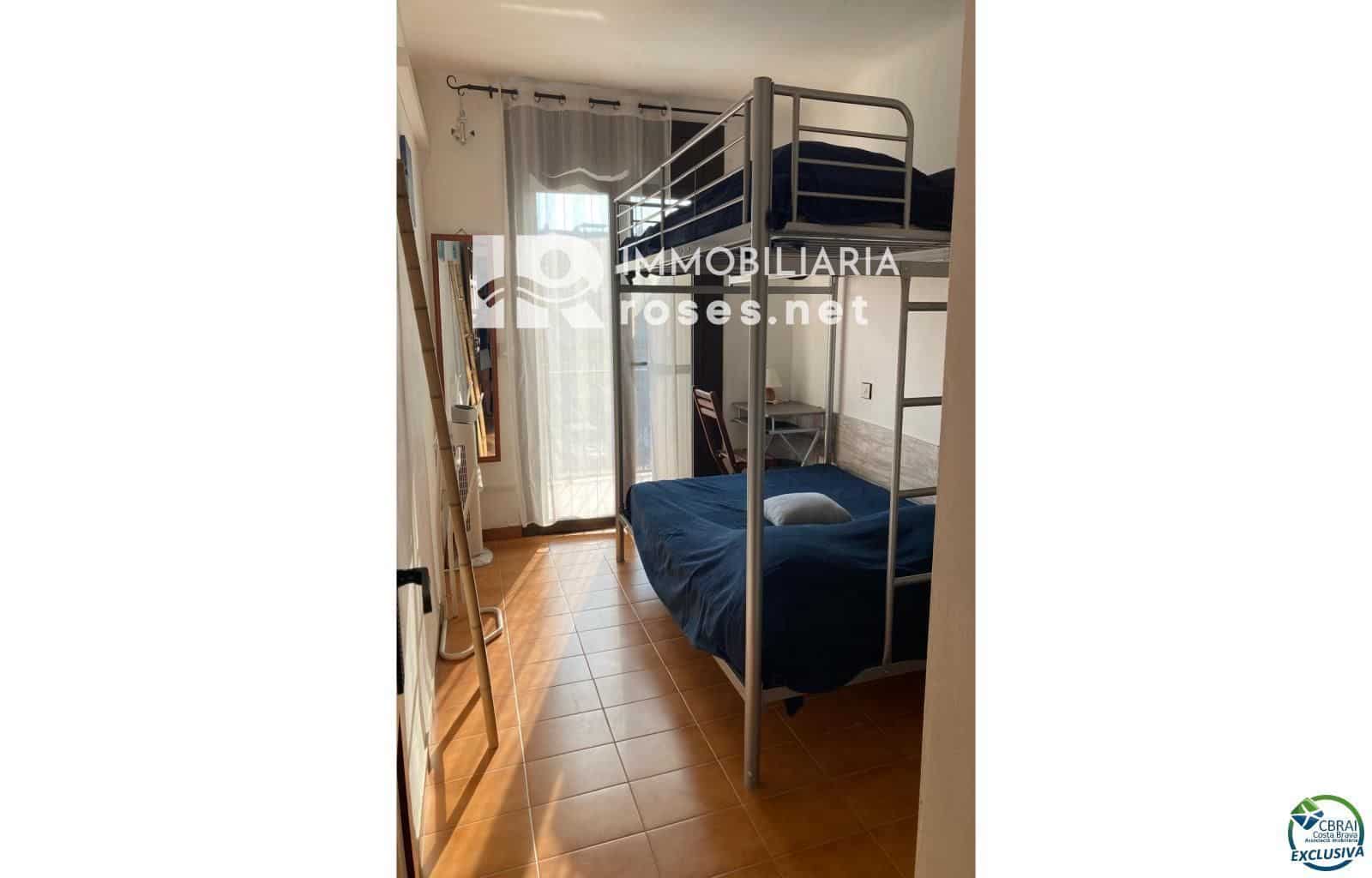 Piso de 2 habitaciones en Empuriabrava en venta - 255.000 € (Ref: 9628004)