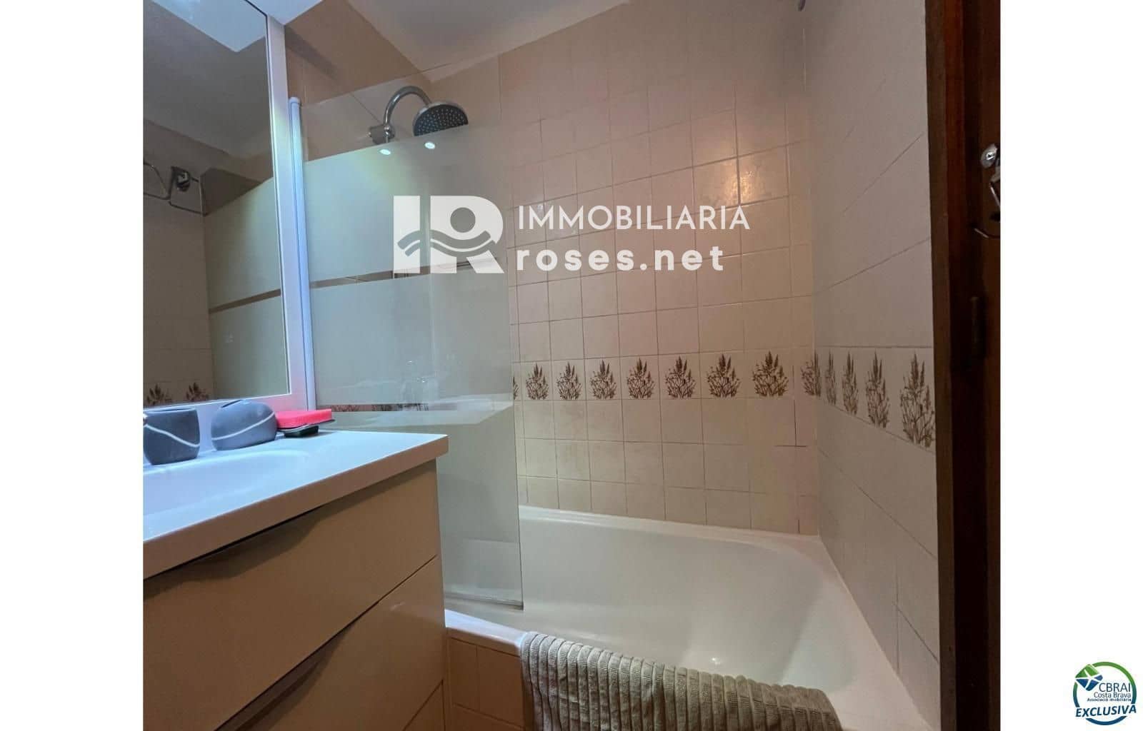 Piso de 2 habitaciones en Empuriabrava en venta - 255.000 € (Ref: 9628004)