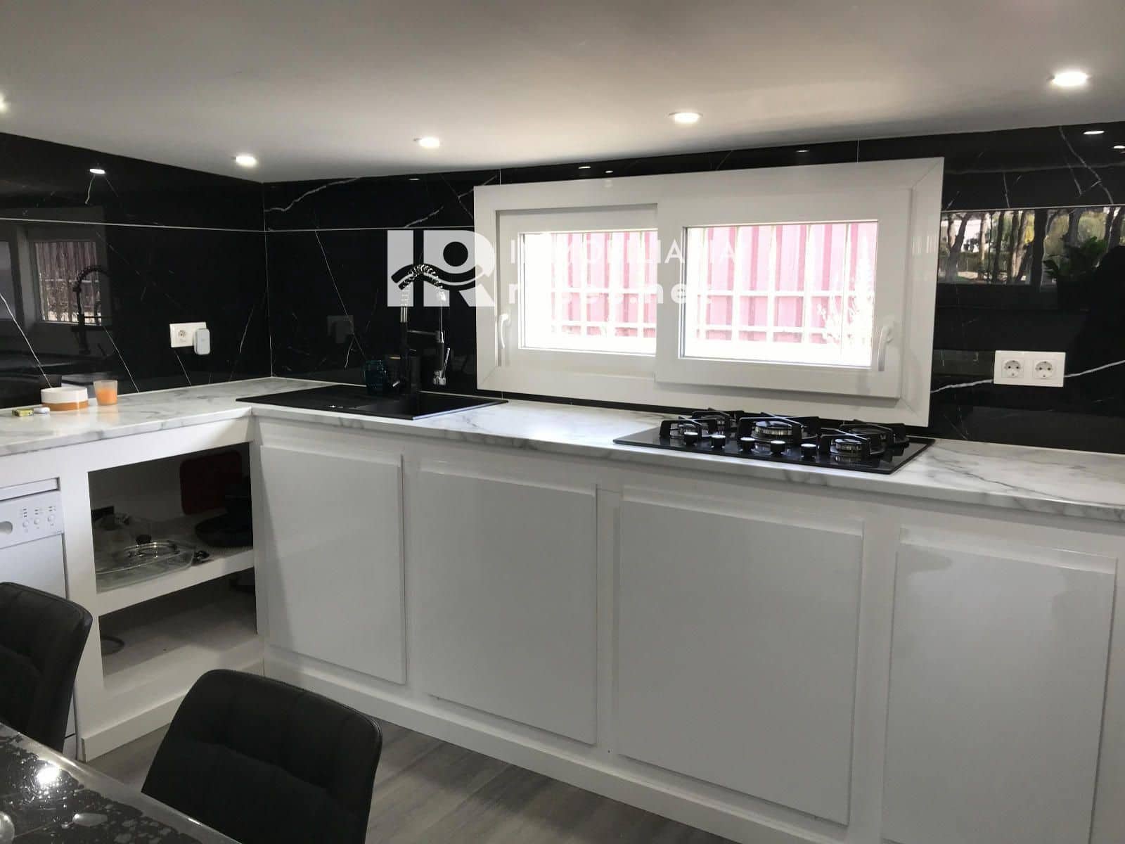 Comercial para venda em Roses - 160 000 € (Ref: 9640615)