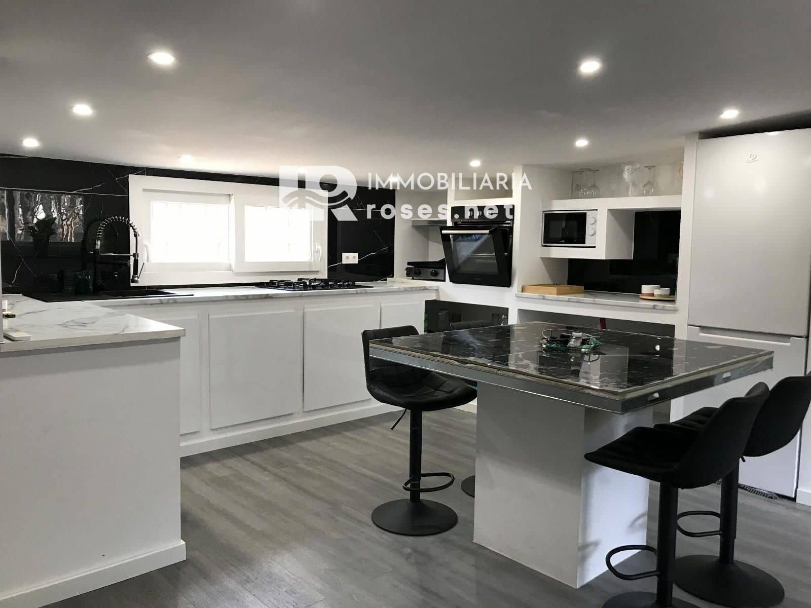 Comercial para venda em Roses - 160 000 € (Ref: 9640615)