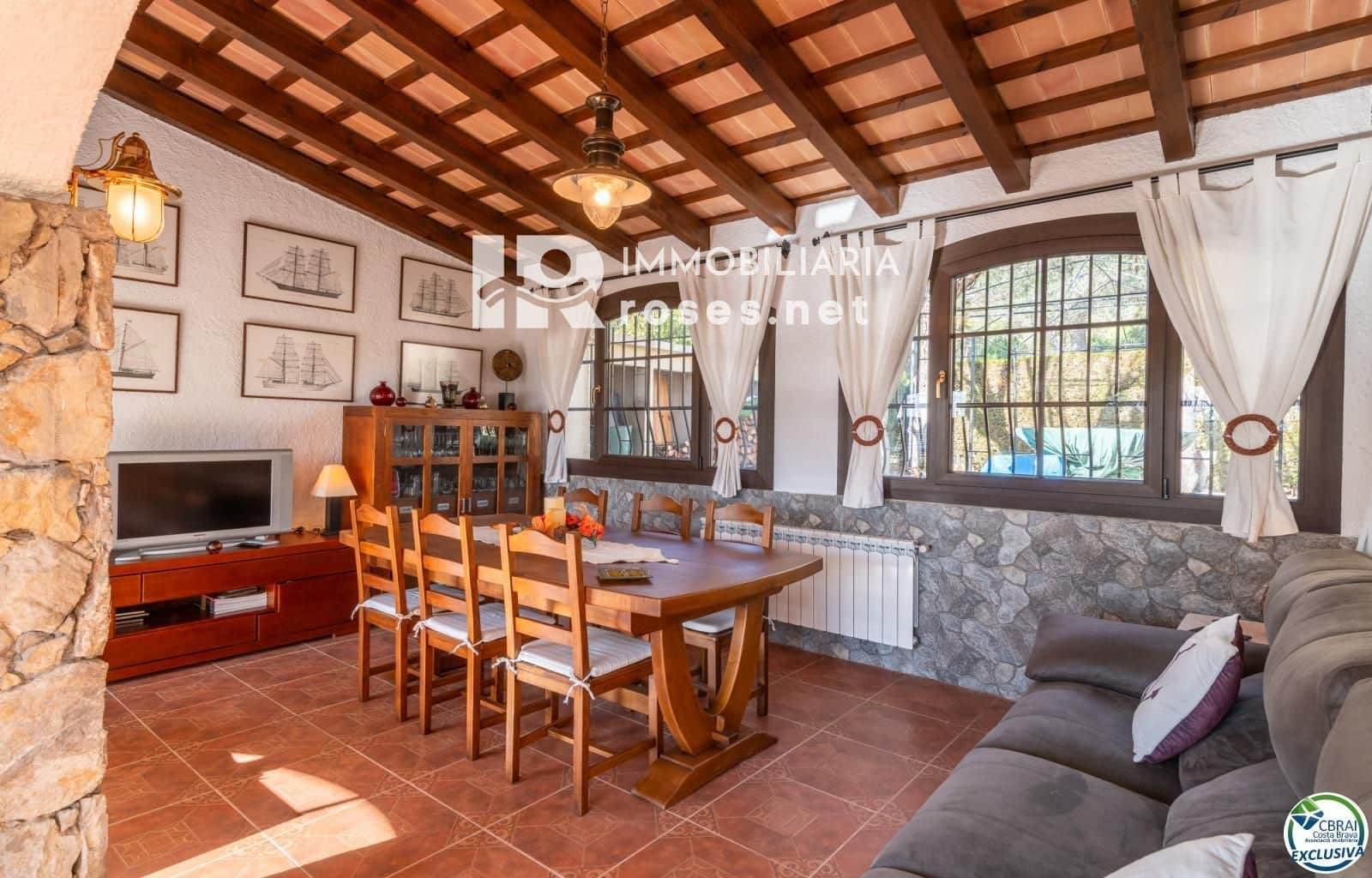 4 bedroom Villa for sale in L'Estartit with garage - € 455,000 (Ref: 9645462)