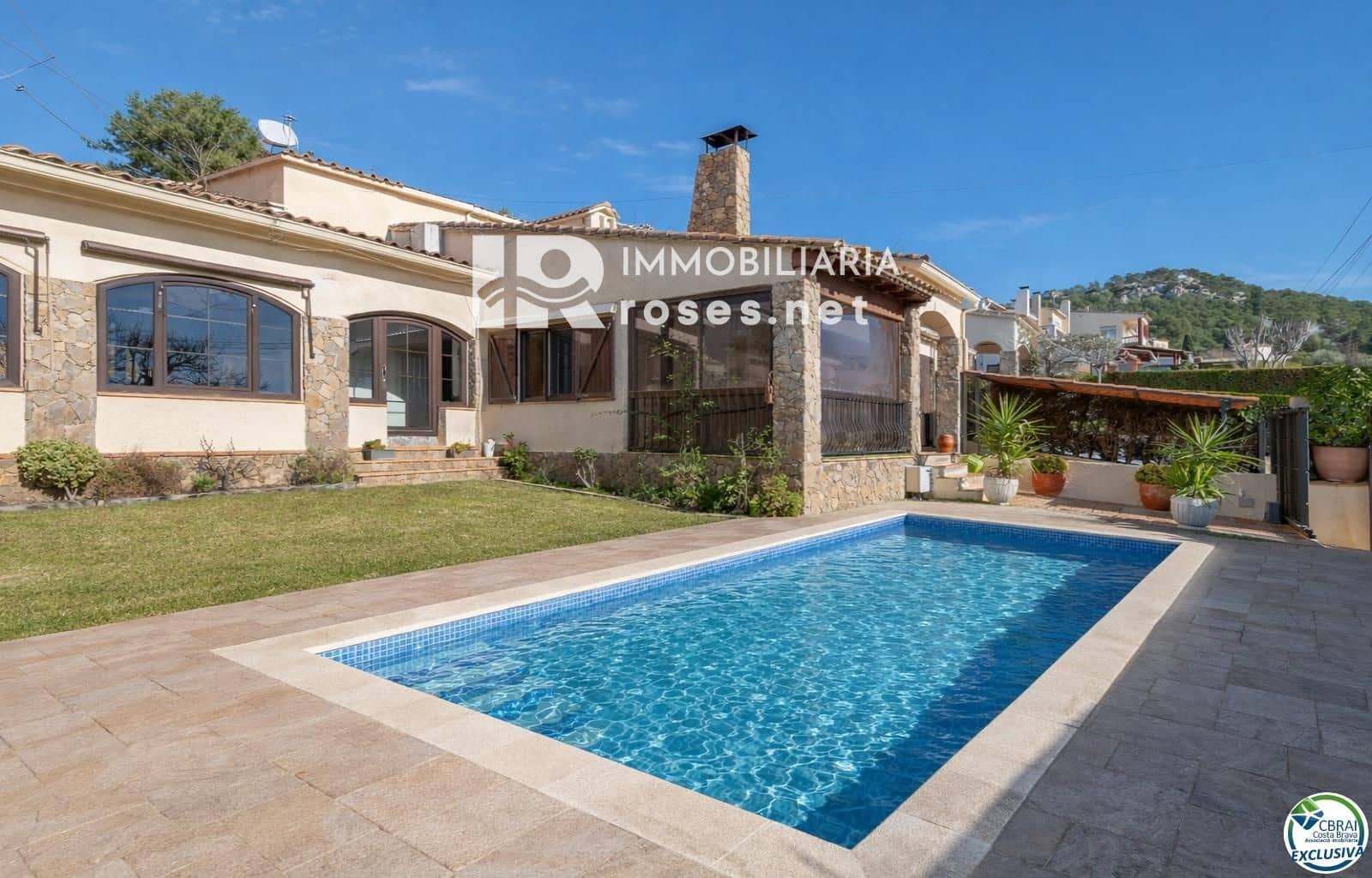 4 bedroom Villa for sale in L'Estartit with garage - € 455,000 (Ref: 9645462)