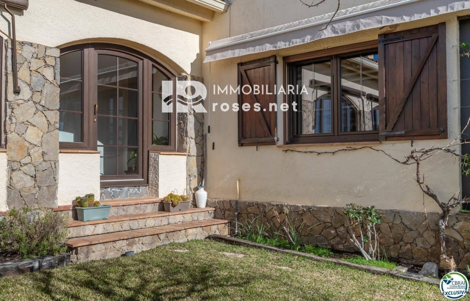 4 bedroom Villa for sale in L'Estartit with garage - € 455,000 (Ref: 9645462)