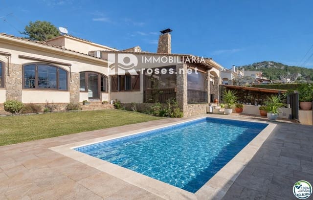 4 bedroom Villa for sale in L'Estartit, Torroella de Montgrí with garage - € 455,000 (Ref: 9645462)