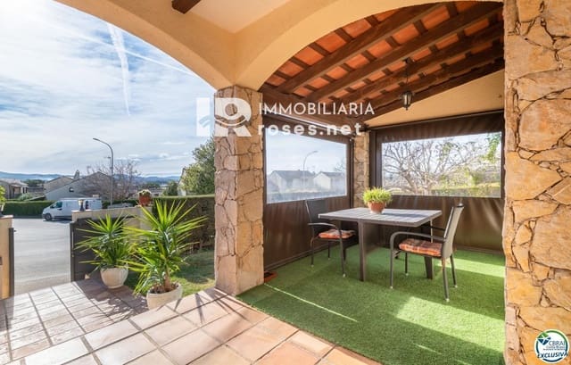 4 bedroom Villa for sale in L'Estartit, Torroella de Montgrí with garage - € 455,000 (Ref: 9645462)