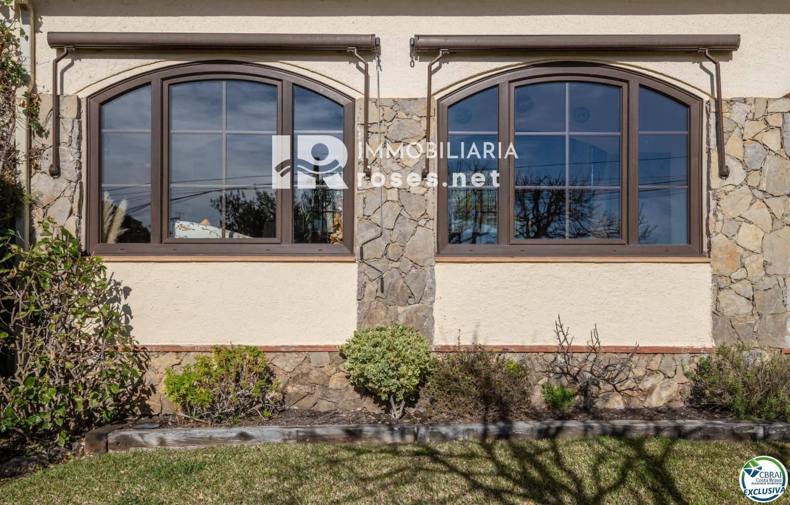 4 bedroom Villa for sale in L'Estartit with garage - € 455,000 (Ref: 9645462)