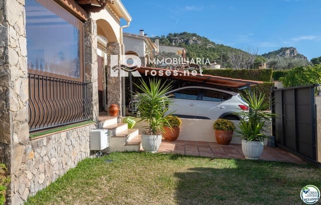 4 bedroom Villa for sale in L'Estartit, Torroella de Montgrí with garage - € 455,000 (Ref: 9645462)