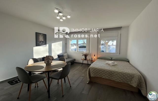 Flat for sale in Empuriabrava, Castelló d'Empúries - € 134,000 (Ref: 9645606)