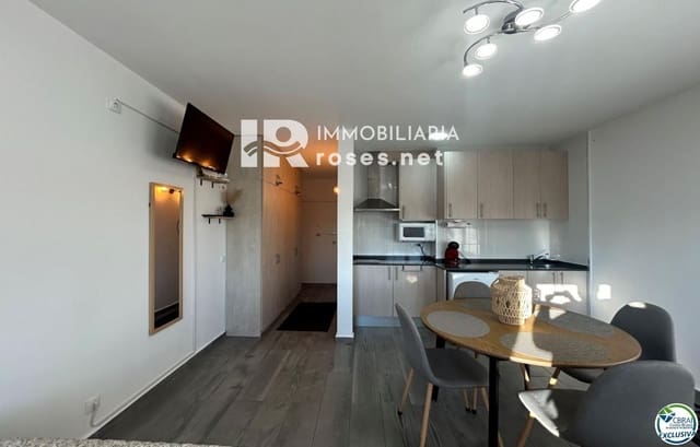 Flat for sale in Empuriabrava, Castelló d'Empúries - € 134,000 (Ref: 9645606)