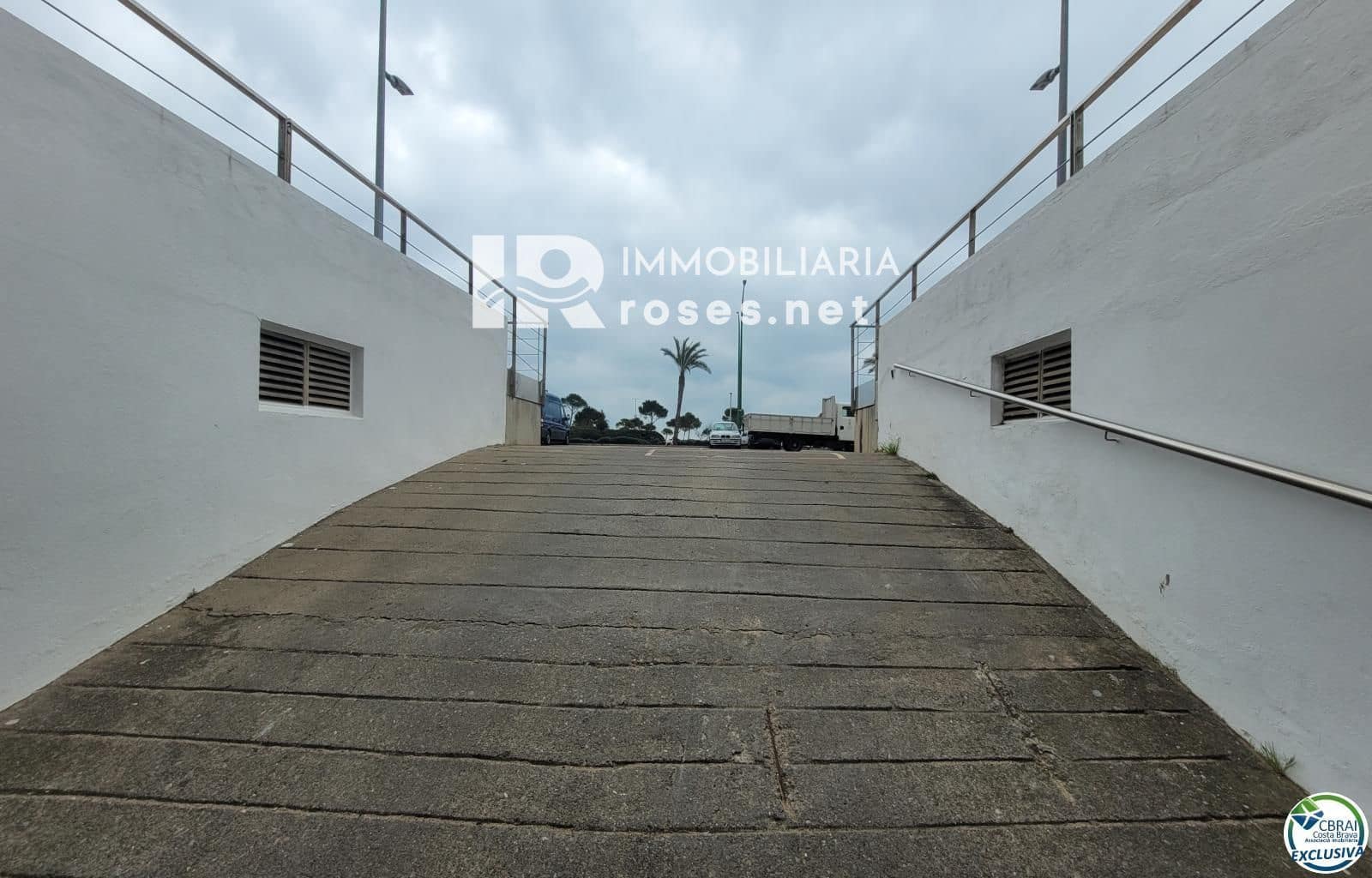 Garage in vendita in Empuriabrava - 19.500 € (Rif: 9649865)