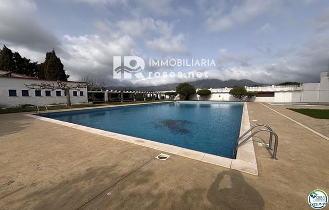 Flat for sale in Roses with pool - € 85,000 (Ref: 9654215)
