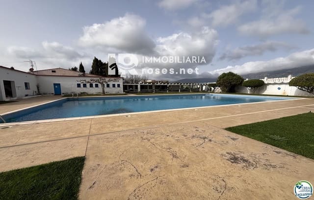 Flat for sale in Roses with pool - € 85,000 (Ref: 9654215)
