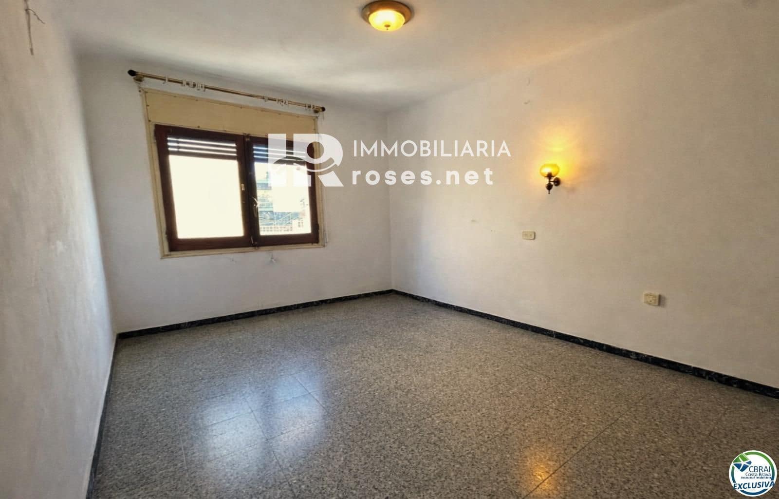 8 bedroom Villa for sale in Llanca with garage - € 359,000 (Ref: 9671114)